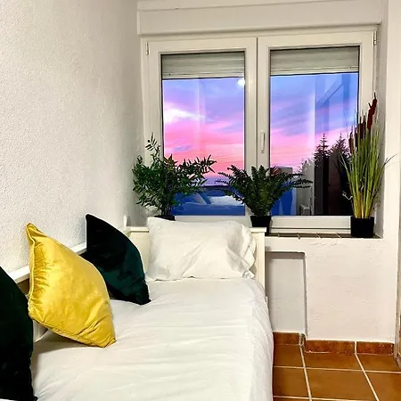 Warehouse Apartment *